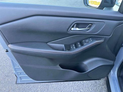 Certified 2025 Nissan Rogue SV image 16