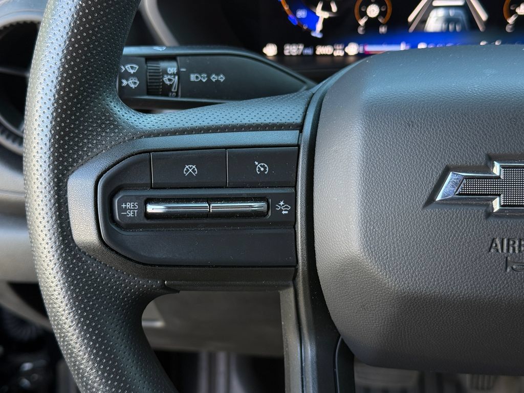 Used 2025 Chevrolet Colorado Trail Boss AWD/4WD image 18