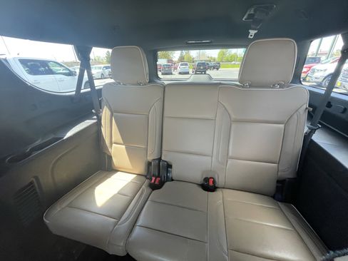 Used 2021 Chevrolet Suburban Premier w/ Premium Package AWD/4WD image 26