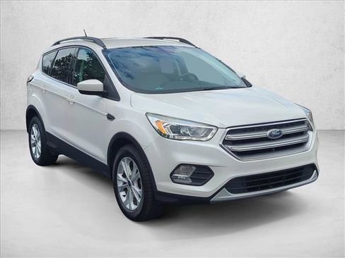 Used 2017 Ford Escape SE w/ SE Leather Comfort Package FWD image 3