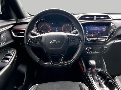Used 2021 Chevrolet TrailBlazer RS w/ Technology Package FWD image 5