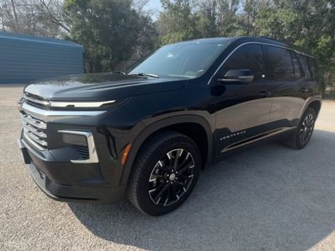 Used 2026 Chevrolet Traverse LT w/ Sun and Wheel Package image 4