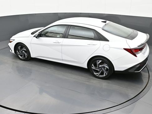 Certified 2025 Hyundai Elantra Sport image 30