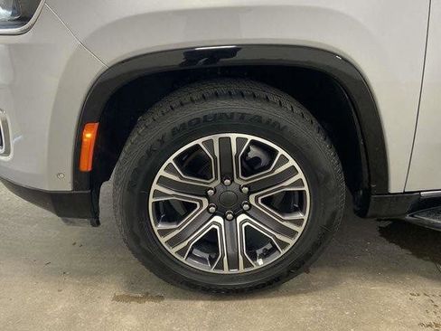 Used 2024 Jeep Wagoneer L Series II w/ Flexible Seating Group image 7