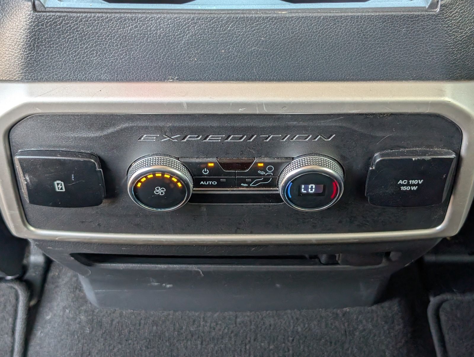 Used 2024 Ford Expedition XLT RWD image 32