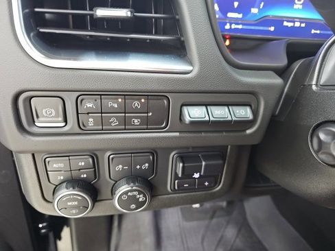 Used 2023 Chevrolet Tahoe High Country image 12