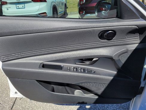 Used 2025 Hyundai Elantra Sport image 6