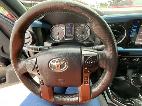 Used 2019 Toyota Tacoma TRD Sport w/ TRD Premium Sport Package AWD/4WD image 27