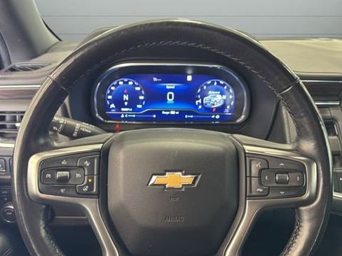 Used 2022 Chevrolet Suburban LT w/ Luxury Package image 15