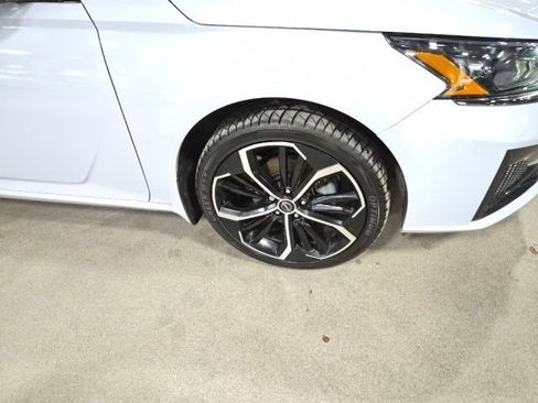 Used 2025 Nissan Altima 2.5 SR w/ SR Premium Package image 6