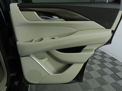 Used 2020 Cadillac Escalade Luxury w/ LPO, Radiant Package image 28
