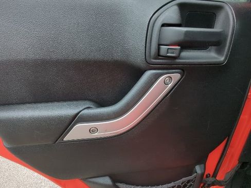 Used 2015 Jeep Wrangler Unlimited Sahara w/ Connectivity Group AWD/4WD image 22