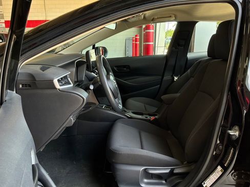 Used 2025 Toyota Corolla LE FWD image 10