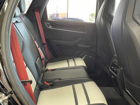 Used 2024 Porsche Cayenne Turbo AWD/4WD image 26