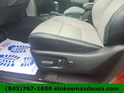 Used 2018 Toyota RAV4 Limited FWD image 15