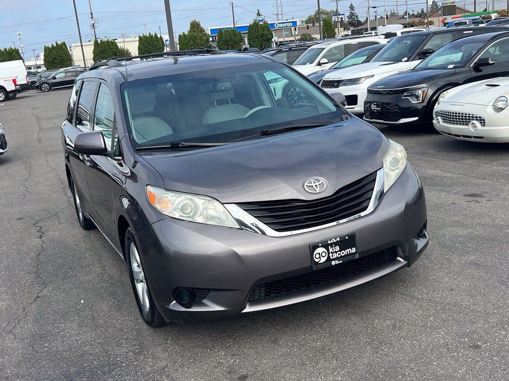 Used 2012 Toyota Sienna LE FWD image 5