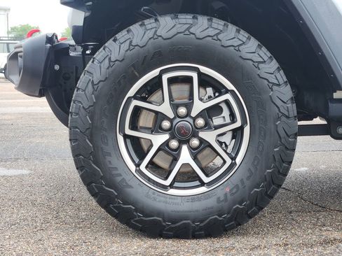 Used 2025 Jeep Wrangler Unlimited Rubicon AWD/4WD image 10