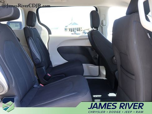 Used 2024 Chrysler Voyager LX FWD image 11