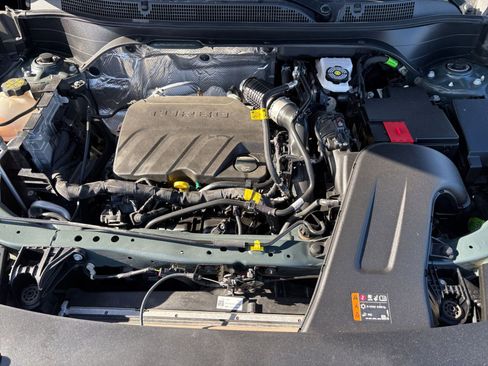 Used 2025 Chevrolet Trax LT image 31