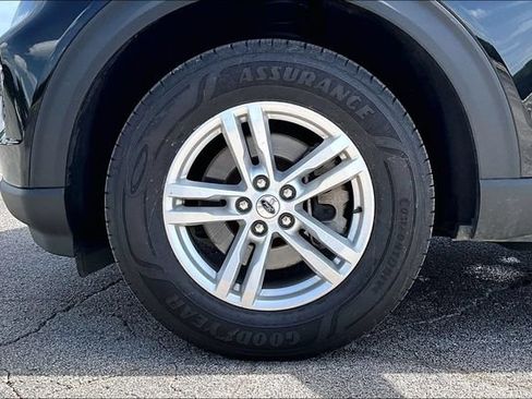 Used 2023 Ford Explorer XLT AWD/4WD image 35