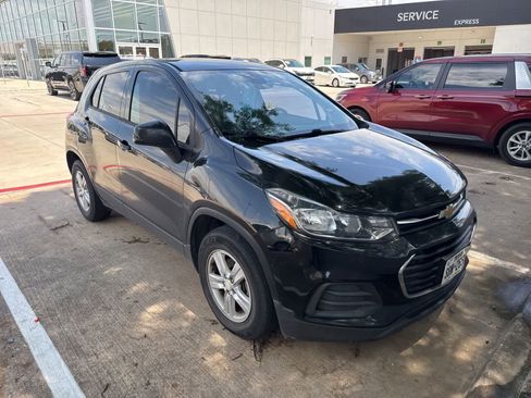 Used 2019 Chevrolet Trax LS FWD image 2