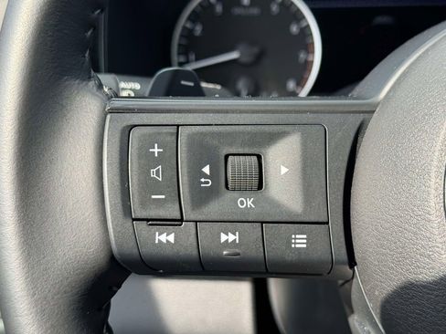 Used 2025 Nissan Pathfinder SV AWD/4WD image 21