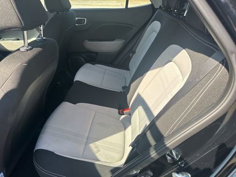 Used 2025 Hyundai Venue SEL FWD image 17