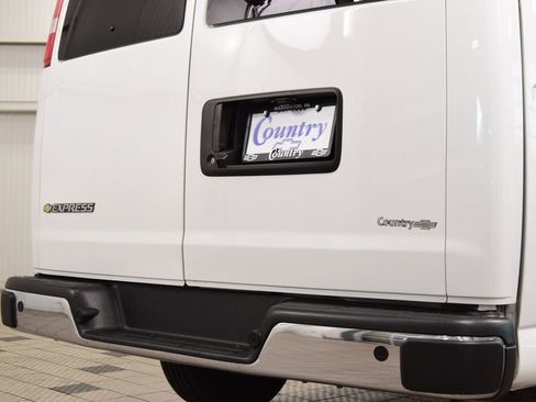 Used 2025 Chevrolet Express 3500 LT w/ LT Preferred Equipment Group RWD image 13