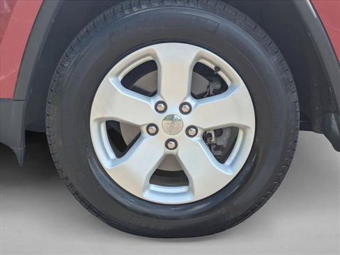 Used 2011 Jeep Grand Cherokee Laredo AWD/4WD image 23