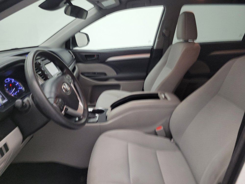 Used 2018 Toyota Highlander LE FWD image 17