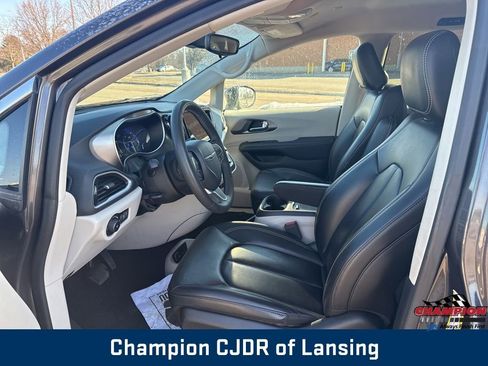 Used 2023 Chrysler Pacifica Touring-L image 20