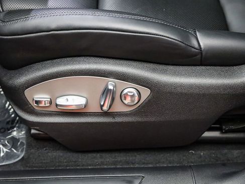 Used 2025 Porsche Macan image 25