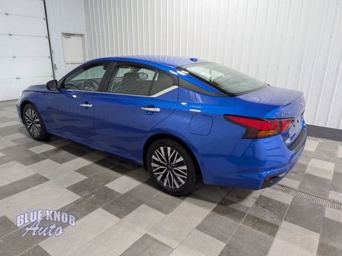 Used 2025 Nissan Altima 2.5 SV image 2