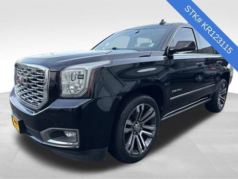 Used 2019 GMC Yukon Denali w/ Denali Ultimate Package image 3