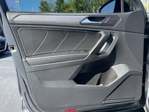 Used 2023 Volkswagen Tiguan SE R-Line image 15