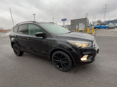 Used 2019 Ford Escape SE image 2