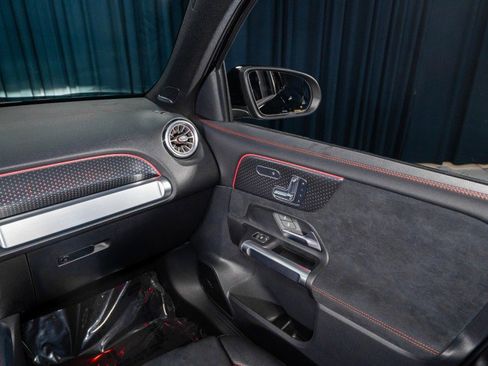 Certified 2025 Mercedes-Benz GLB 250 image 25