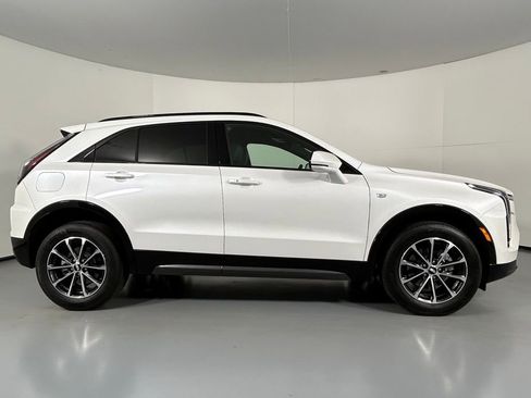 Used 2024 Cadillac XT4 Sport w/ Cold Weather Package image 8