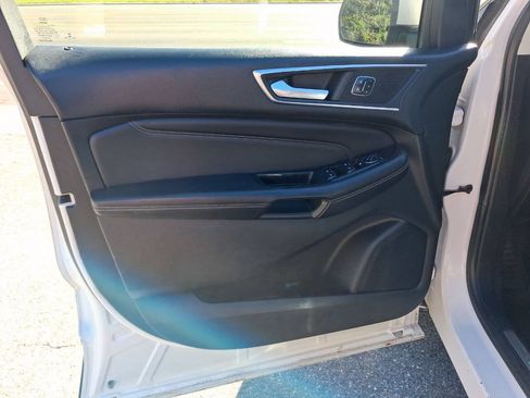Used 2017 Ford Edge Titanium w/ Technology Package AWD/4WD image 14