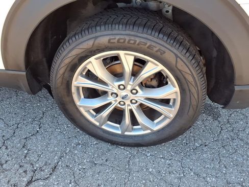 Certified 2022 Ford Explorer XLT w/ Equipment Group 202A AWD/4WD image 33