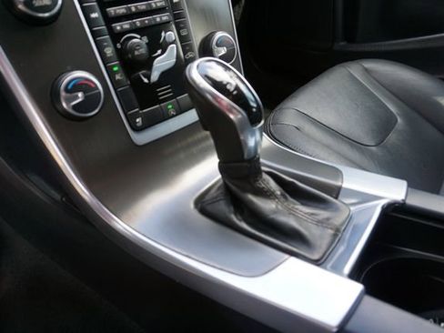 Used 2015 Volvo V60 T5 Premier image 21