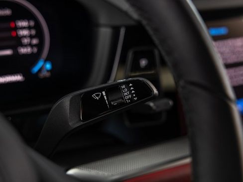 Certified 2025 Porsche Cayenne Coupe image 45