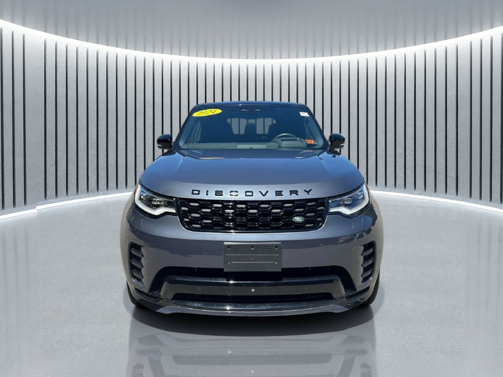 Used 2024 Land Rover Discovery Dynamic SE AWD/4WD image 8