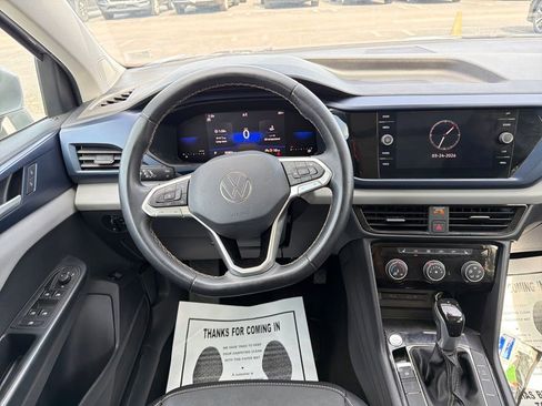 Used 2023 Volkswagen Taos SE w/ Panoramic Sunroof Package FWD image 16