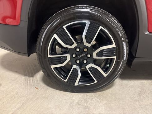 Used 2021 GMC Acadia SLE w/ Driver Convenience Package image 26