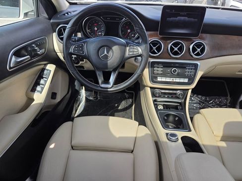Used 2019 Mercedes-Benz GLA 250 w/ Premium Package image 9