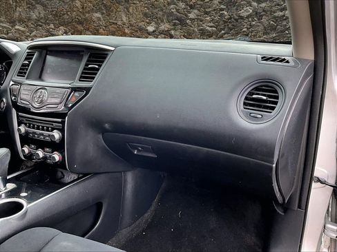 Used 2019 Nissan Pathfinder S image 12