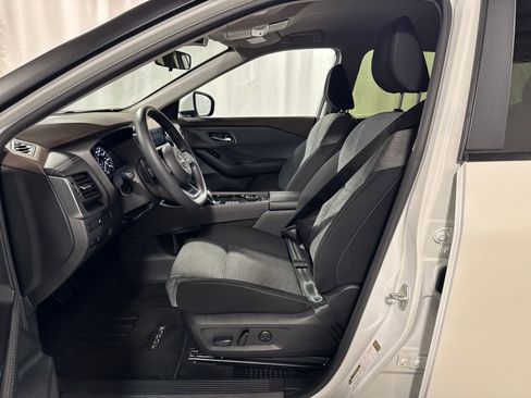 Used 2023 Nissan Rogue SV AWD/4WD image 3