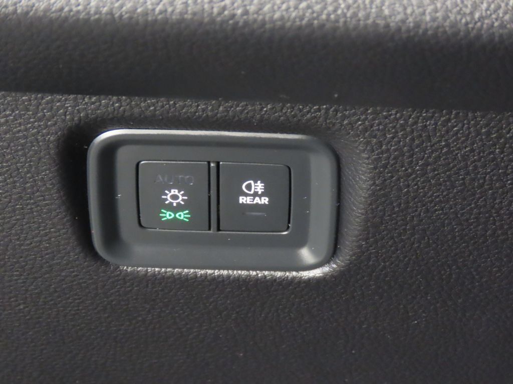 Certified 2025 Porsche Cayenne S AWD/4WD image 25