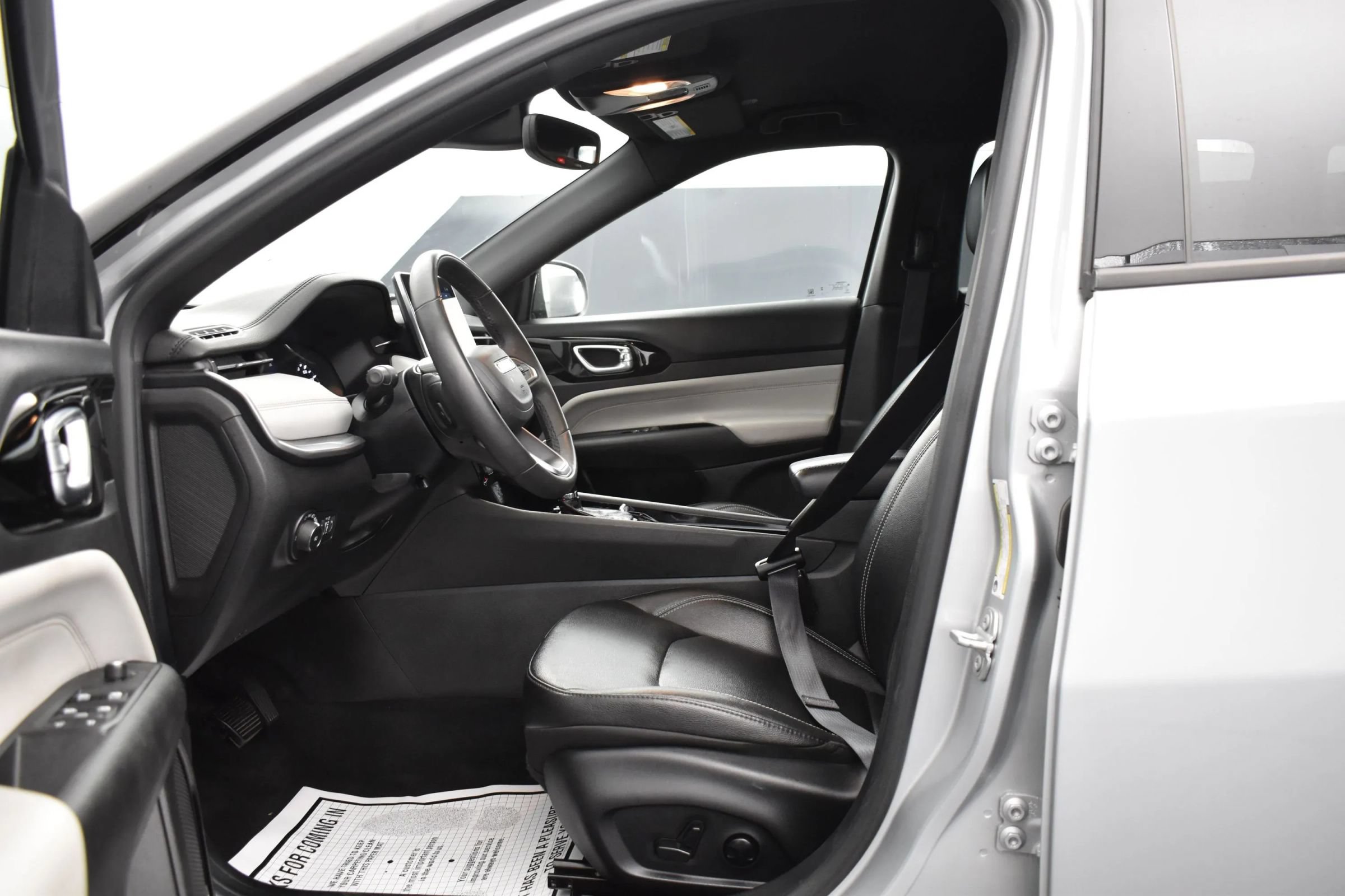 Used 2025 Jeep Compass Limited AWD/4WD image 14